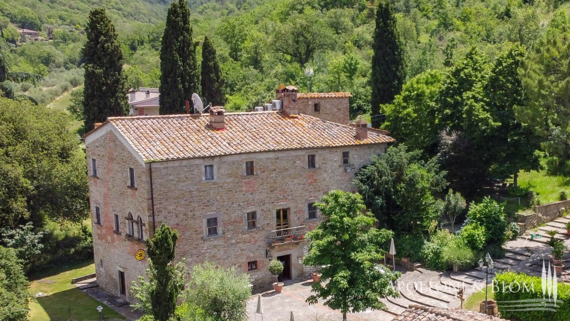 Tuscan 1500s Convent, Luxury Finishes, Spa and Dual Pools - Cortona