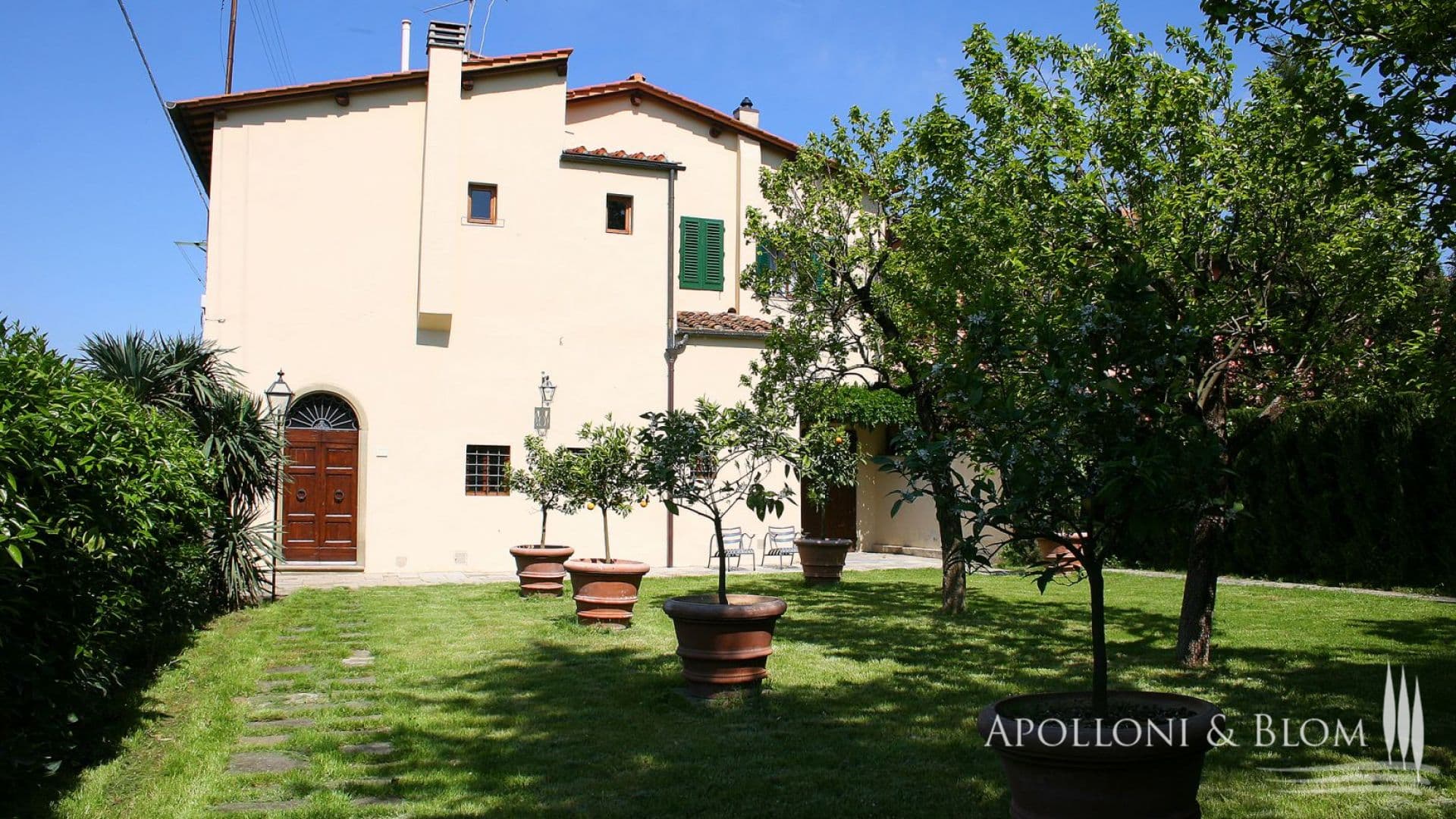 Frescoed Two-story Semi-Detached with garden, Florence - Tuscany